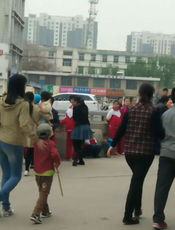 惊险！天马附近小区煤气管道被挖断，煤气泄露声音如下雨！
