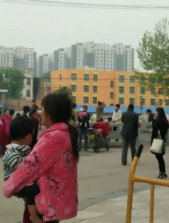 惊险！天马附近小区煤气管道被挖断，煤气泄露声音如下雨！
