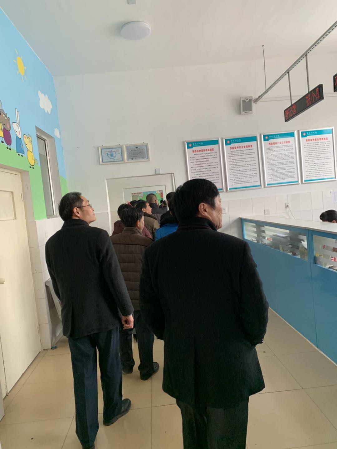 观评人员在数字化门诊